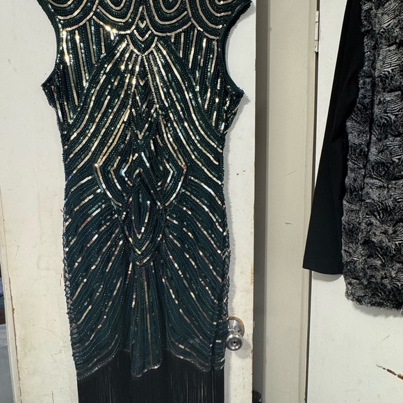 Elegant Green Sequin Dress - Picture 2 of 5